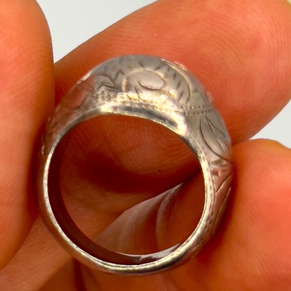 Sterling Silver 925 Vintage Siam Hand Engraved Dome Ring Sz 4 - Picture 1 of 5